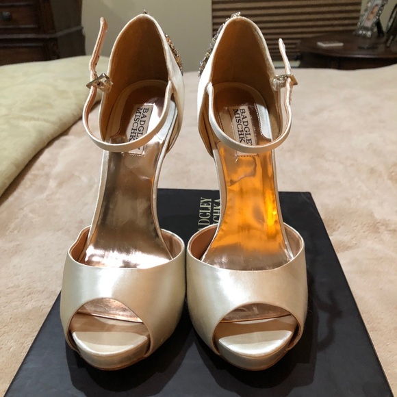 Badgley Mischka Ivory Satin Heels - Size 8.5 - Picture 4 of 6